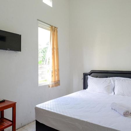 Pandawa Guest House At Ngaliyan Square Mitra Reddoorz Semarang Exterior foto