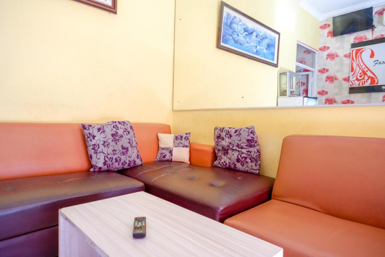 Pandawa Guest House At Ngaliyan Square Mitra Reddoorz Semarang Exterior foto