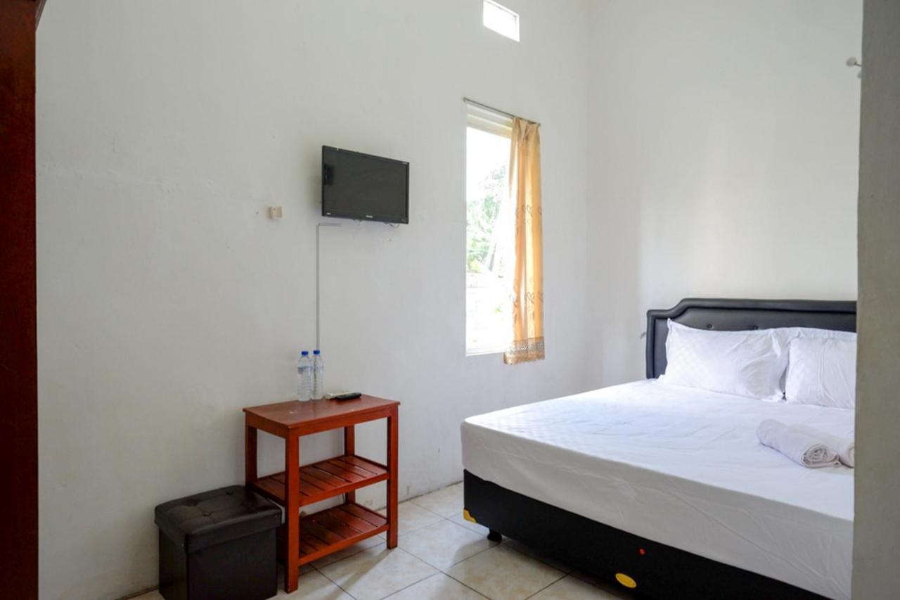 Pandawa Guest House At Ngaliyan Square Mitra Reddoorz Semarang Exterior foto