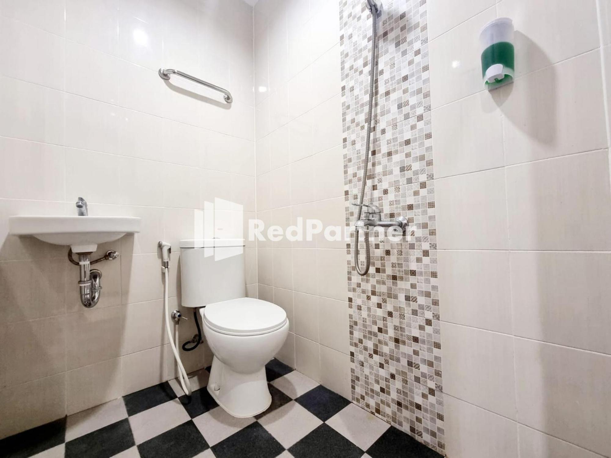 Pandawa Guest House At Ngaliyan Square Mitra Reddoorz Semarang Quarto foto